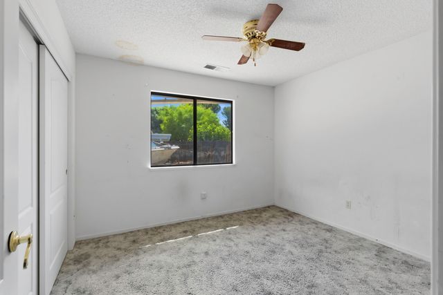 166 N Lyndsay Way, Dinuba, CA 93618