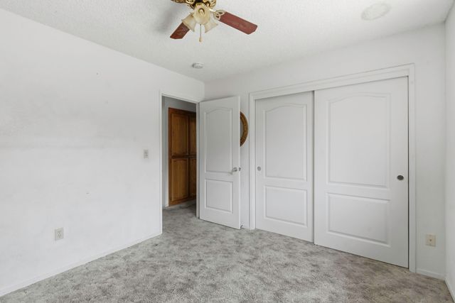 166 N Lyndsay Way, Dinuba, CA 93618