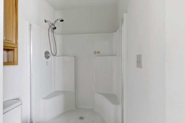 166 N Lyndsay Way, Dinuba, CA 93618