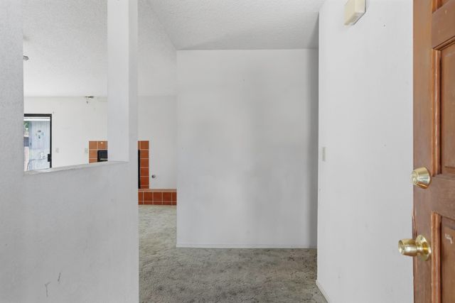 166 N Lyndsay Way, Dinuba, CA 93618