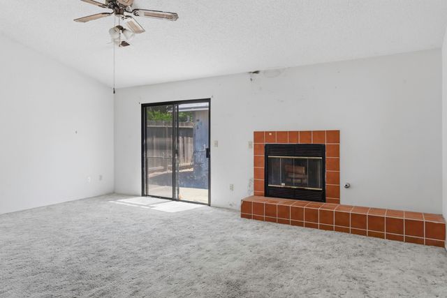 166 N Lyndsay Way, Dinuba, CA 93618
