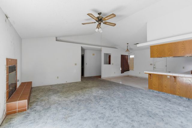 166 N Lyndsay Way, Dinuba, CA 93618