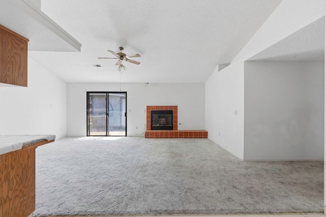166 N Lyndsay Way, Dinuba, CA 93618