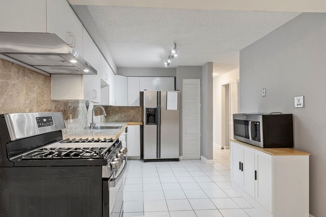 1461 Pawtucket Blvd D-4, Lowell, MA 01854