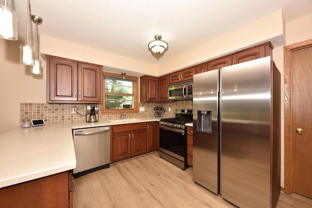 5021 W Rawson AVENUE, Franklin, WI 53132