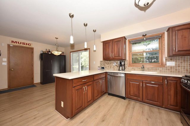 5021 W Rawson AVENUE, Franklin, WI 53132