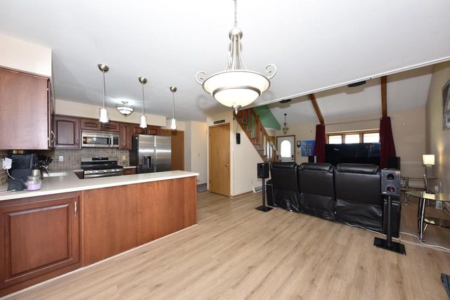 5021 W Rawson AVENUE, Franklin, WI 53132