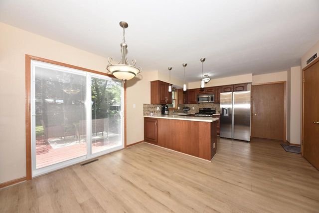 5021 W Rawson AVENUE, Franklin, WI 53132