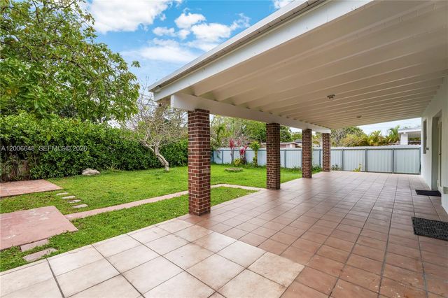 330 SW 104th Ct, Sweetwater, FL 33174