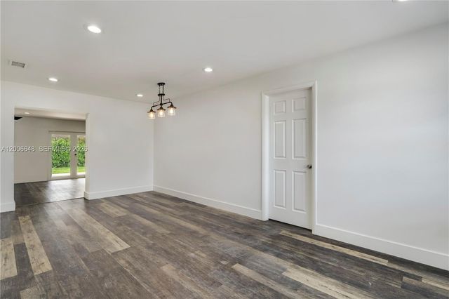 330 SW 104th Ct, Sweetwater, FL 33174