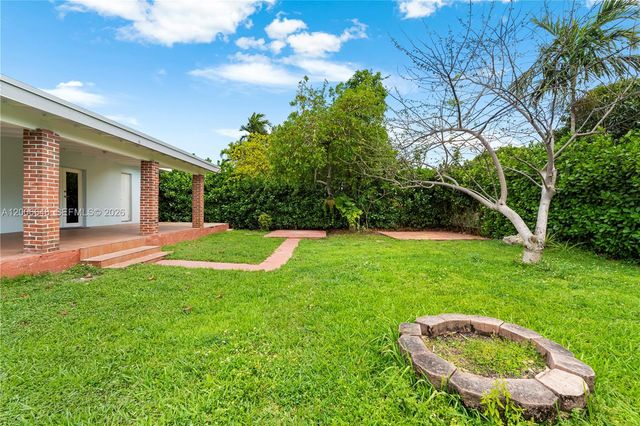 330 SW 104th Ct, Sweetwater, FL 33174