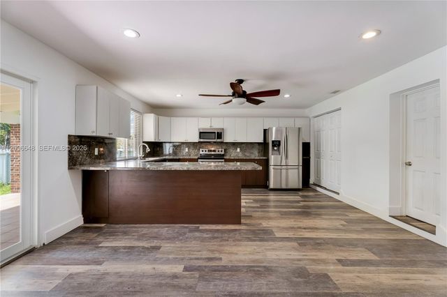 330 SW 104th Ct, Sweetwater, FL 33174