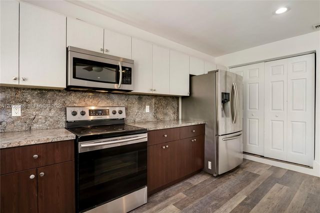 330 SW 104th Ct, Sweetwater, FL 33174