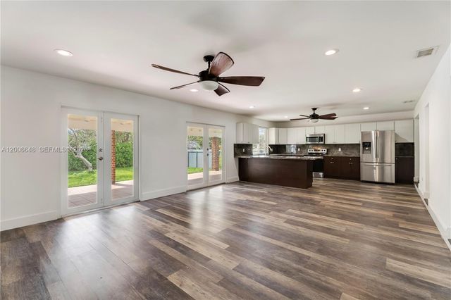 330 SW 104th Ct, Sweetwater, FL 33174