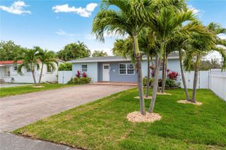 330 SW 104th Ct, Sweetwater, FL 33174