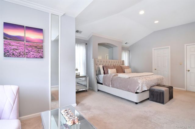 143 Classic Court, White Plains, NY 10603