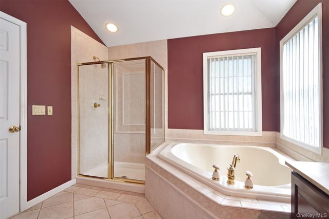 143 Classic Court, White Plains, NY 10603