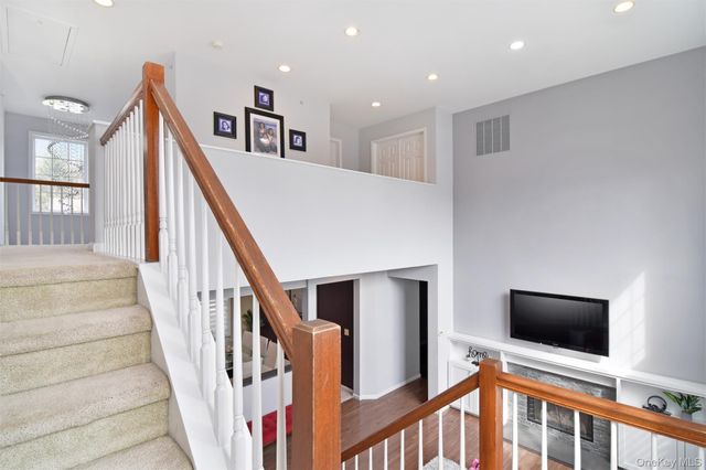 143 Classic Court, White Plains, NY 10603