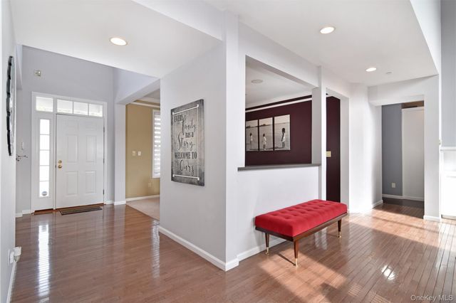 143 Classic Court, White Plains, NY 10603