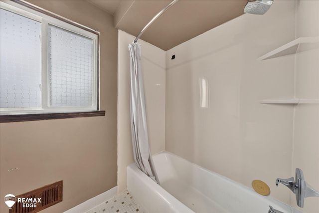 310 Delzingro Drive, Davison, MI 48423