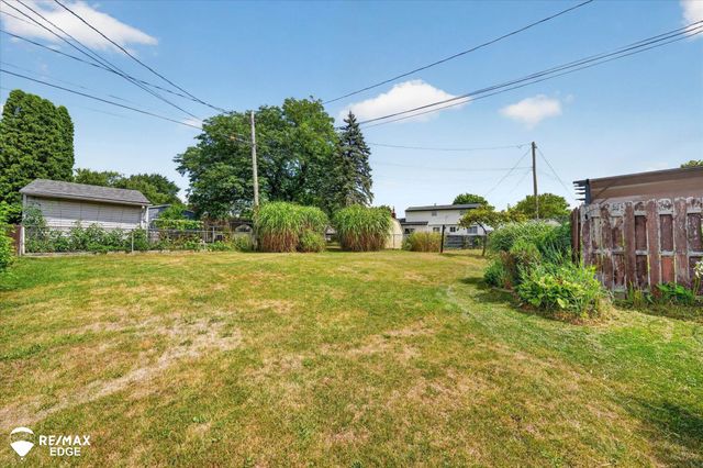 310 Delzingro Drive, Davison, MI 48423