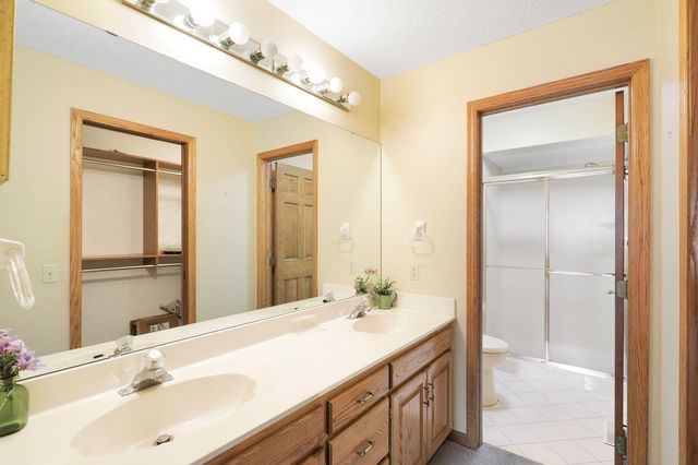 5611 Dunlap Avenue N, Shoreview, MN 55126