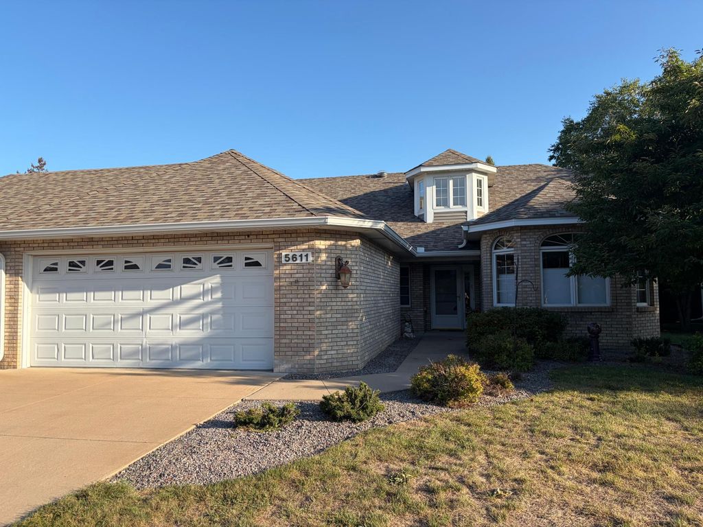 5611 Dunlap Avenue N, Shoreview, MN 55126 — exterior