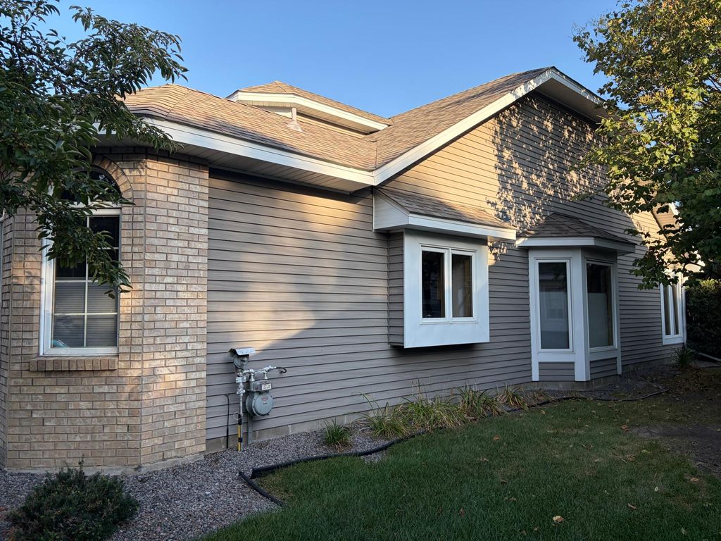 5611 Dunlap Avenue N, Shoreview, MN 55126 — photo 2