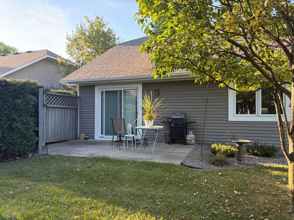 5611 Dunlap Avenue N, Shoreview, MN 55126 — photo 3