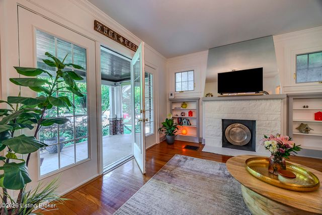 358 Hillcrest Ave, Louisville, KY 40206