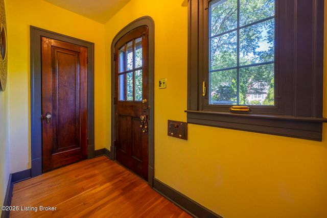 358 Hillcrest Ave, Louisville, KY 40206