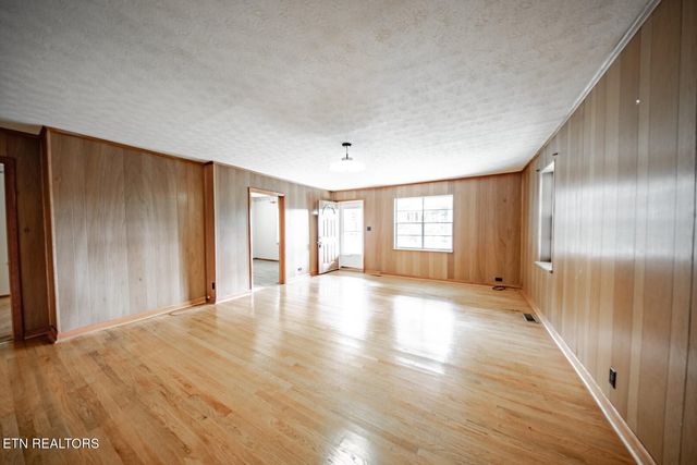 141 Hiola St, Newport, TN 37821