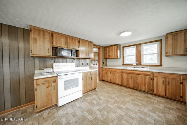141 Hiola St, Newport, TN 37821