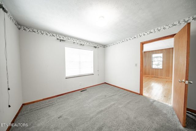 141 Hiola St, Newport, TN 37821