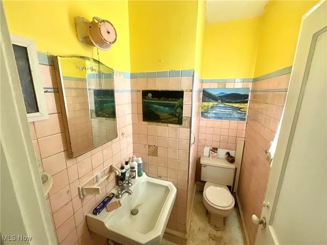 3298 Yorkshire Road, Cleveland Heights, OH 44118