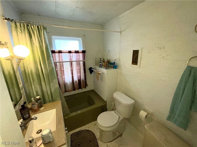 3298 Yorkshire Road, Cleveland Heights, OH 44118