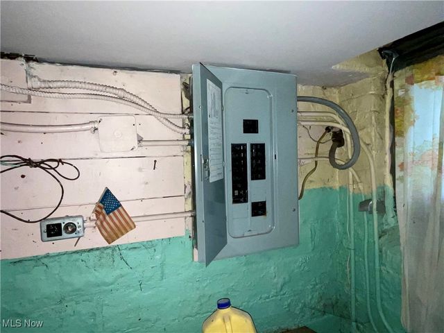 3298 Yorkshire Road, Cleveland Heights, OH 44118