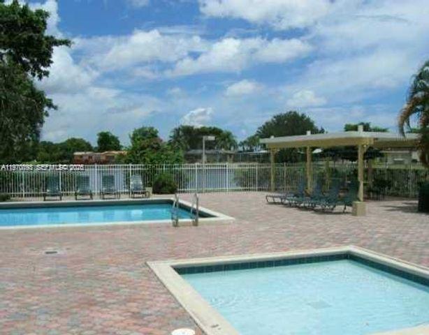 1791 NW 96th Terrace 4F, Pembroke Pines, FL 33024