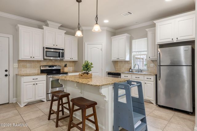 105 Canton Court, Youngsville, LA 70592