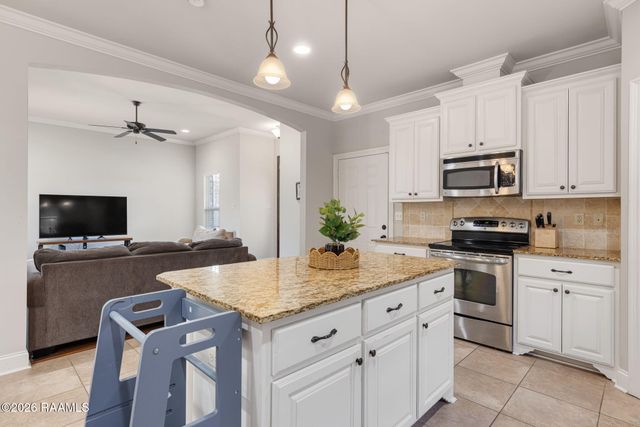 105 Canton Court, Youngsville, LA 70592