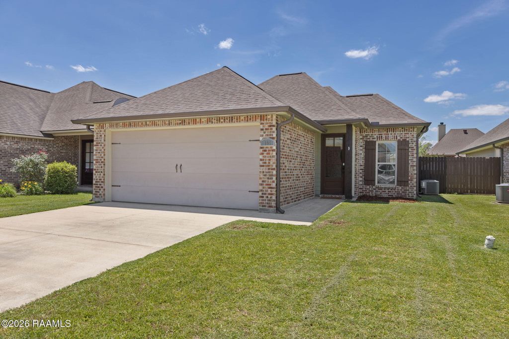 105 Canton Court, Youngsville, LA 70592