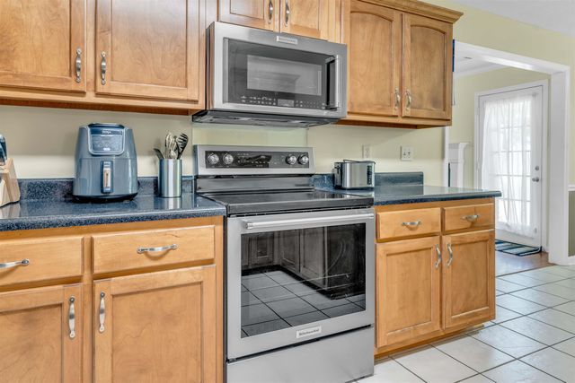 115 COUNTRYWOOD LN, Oakland, TN 38060