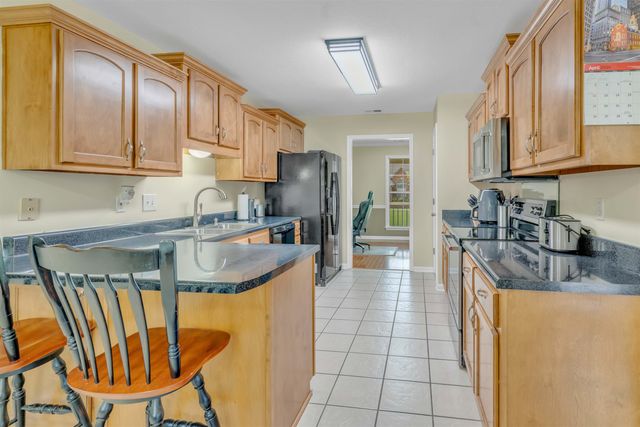 115 COUNTRYWOOD LN, Oakland, TN 38060