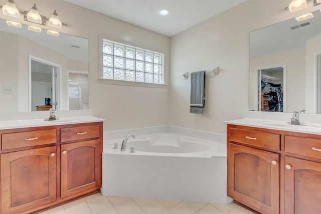 115 COUNTRYWOOD LN, Oakland, TN 38060