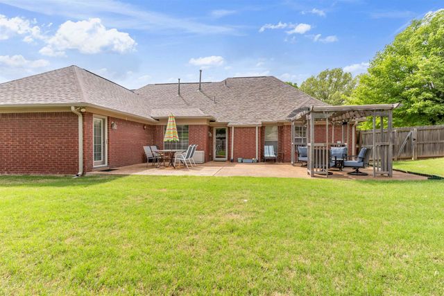 115 COUNTRYWOOD LN, Oakland, TN 38060