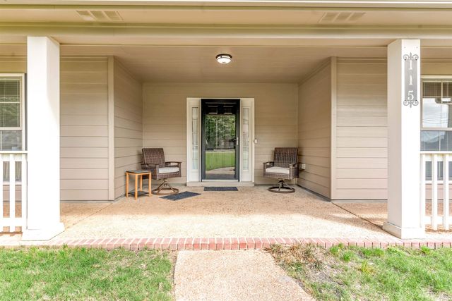 115 COUNTRYWOOD LN, Oakland, TN 38060