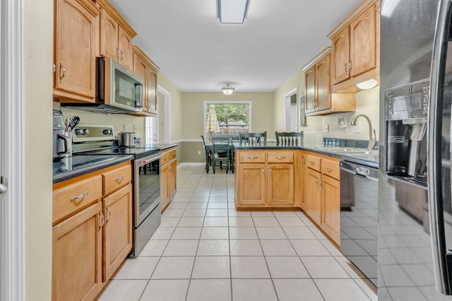 115 COUNTRYWOOD LN, Oakland, TN 38060