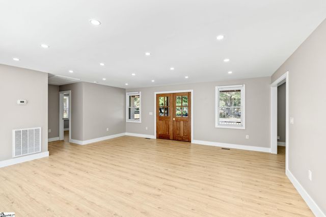 204 Woodfield Avenue, Fountain Inn, SC 29644