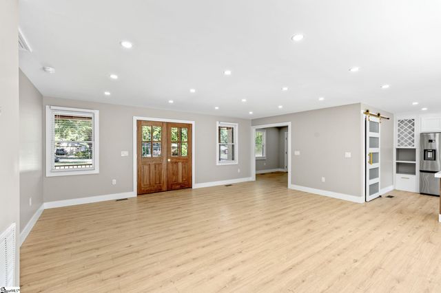 204 Woodfield Avenue, Fountain Inn, SC 29644