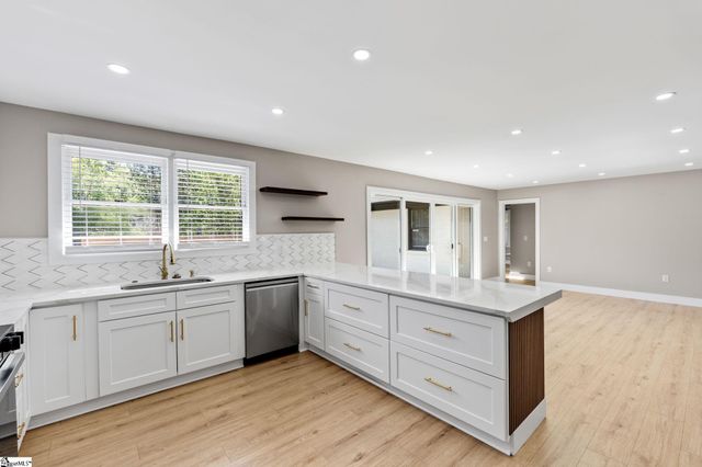 204 Woodfield Avenue, Fountain Inn, SC 29644